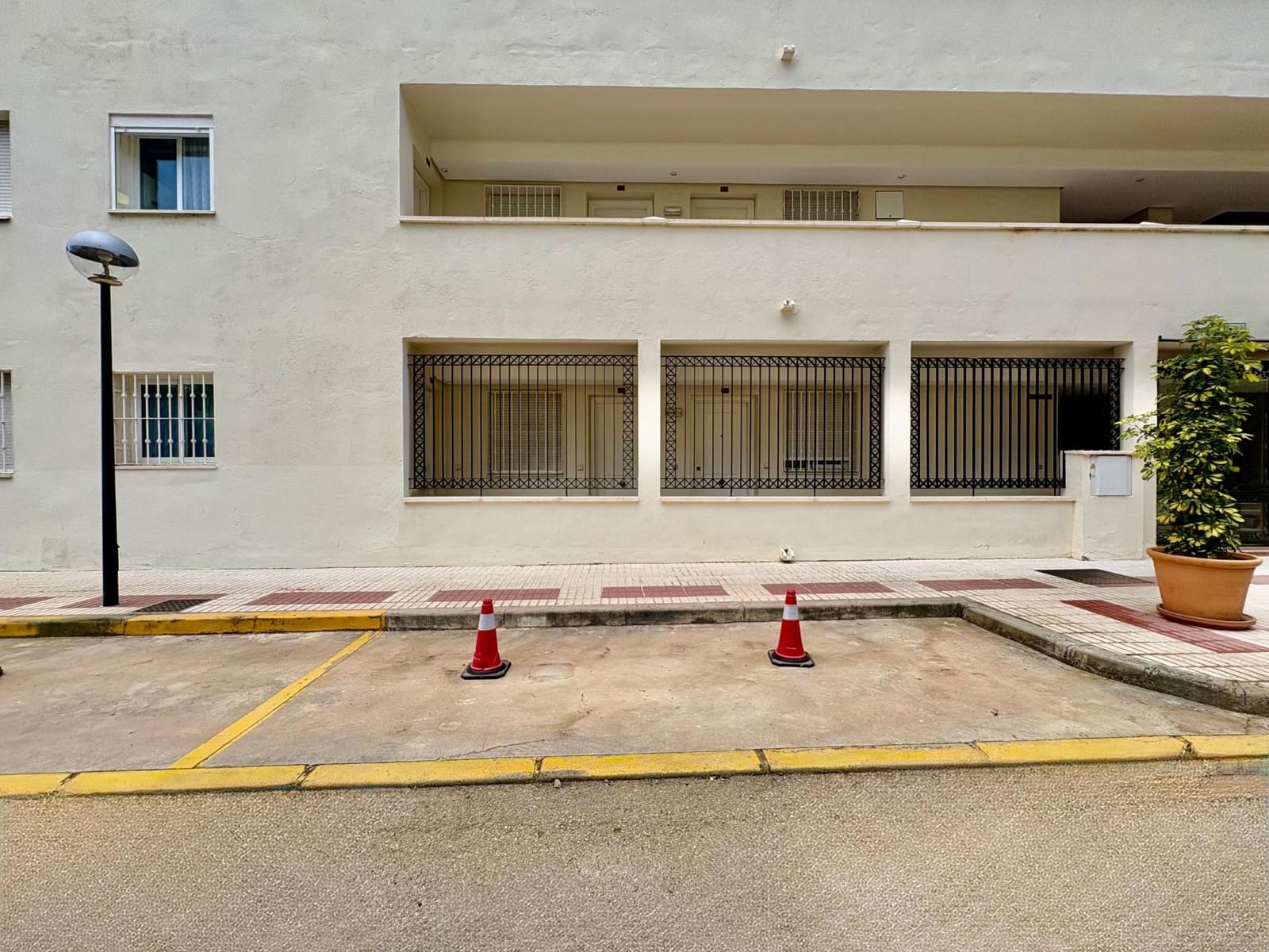 Appartement de 2 chambres à louer à Marbella avec piscine garage - 2 400 € (Ref: 9952802)