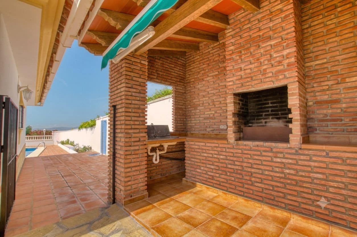 4 bedroom Finca/Country House for sale in Periana with pool garage - € 440,000 (Ref: 9963322)
