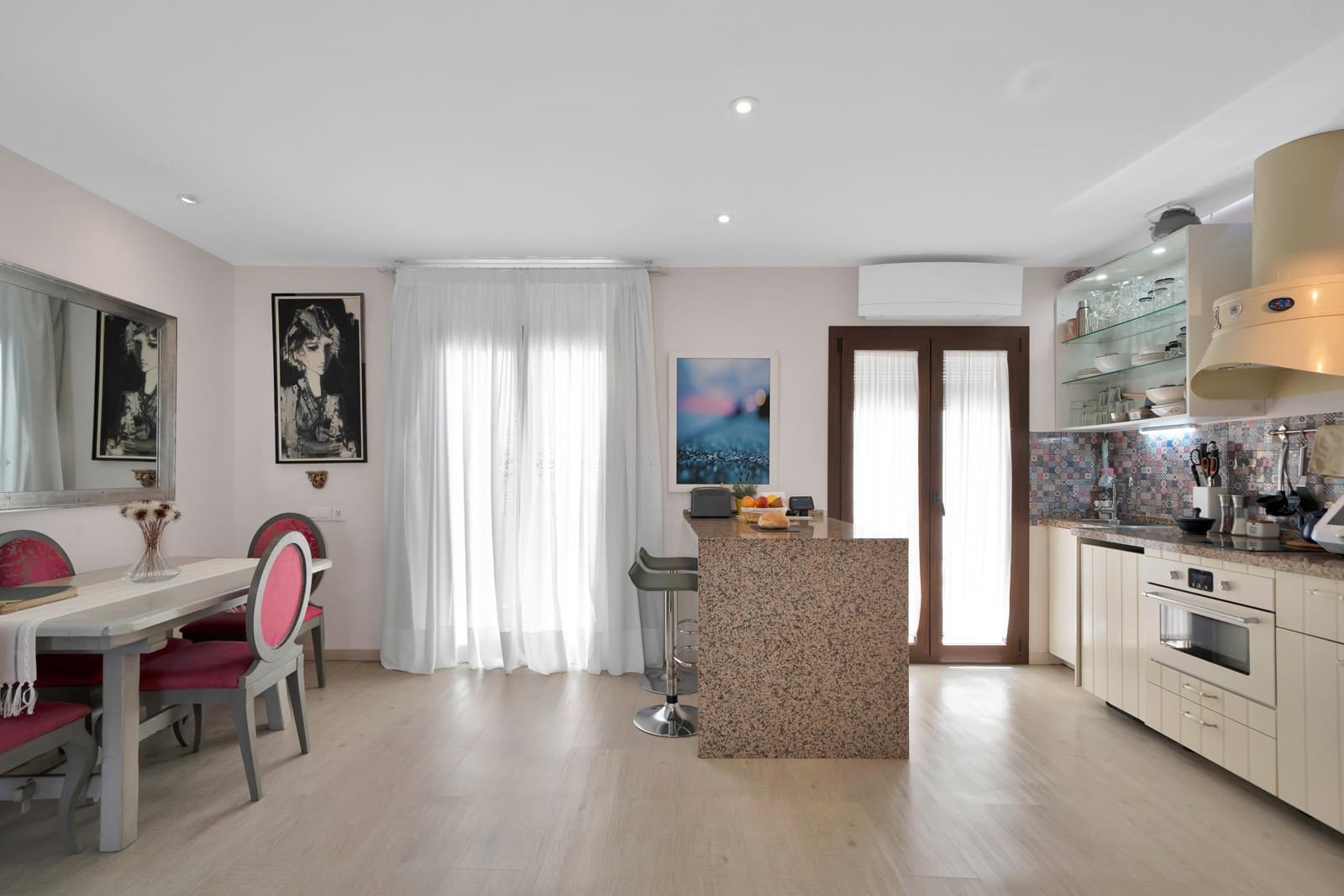 Hotel de 4 habitaciones en Marbella en venta - 3.500.000 € (Ref: 9963325)