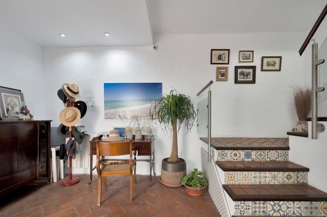 4 makuuhuone Hotelli myytävänä paikassa Marbella - 3 500 000 € (Ref: 9963325)