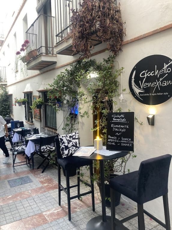 4 slaapkamer Hotel te koop in Marbella - € 3.500.000 (Ref: 9963325)