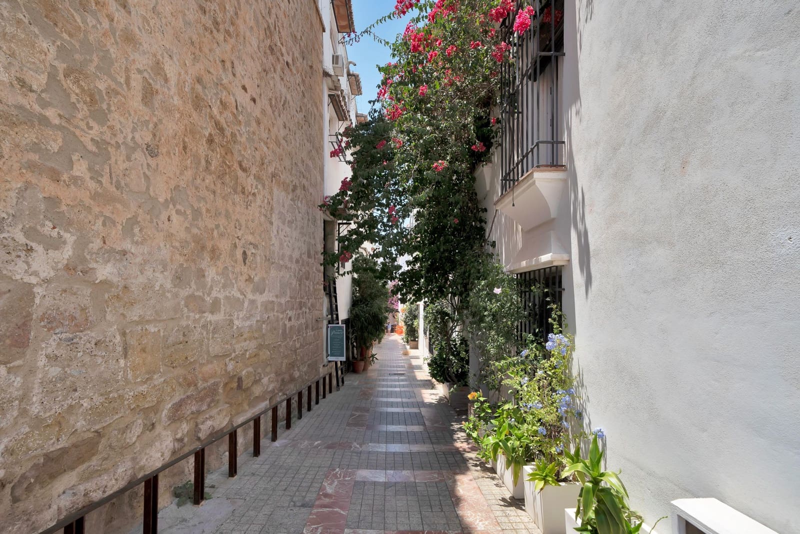 4 slaapkamer Hotel te koop in Marbella - € 3.500.000 (Ref: 9963325)