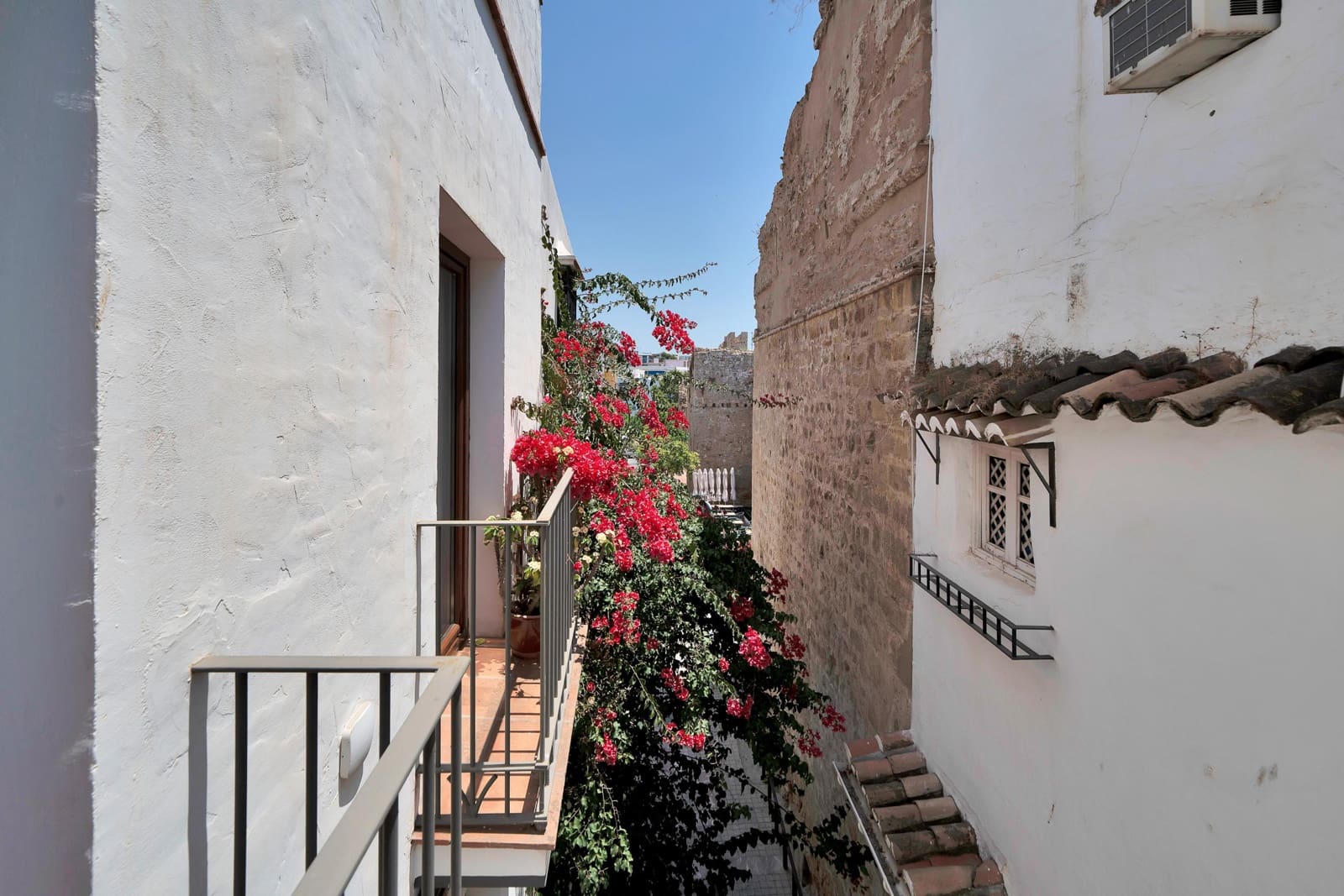 4 slaapkamer Hotel te koop in Marbella - € 3.500.000 (Ref: 9963325)