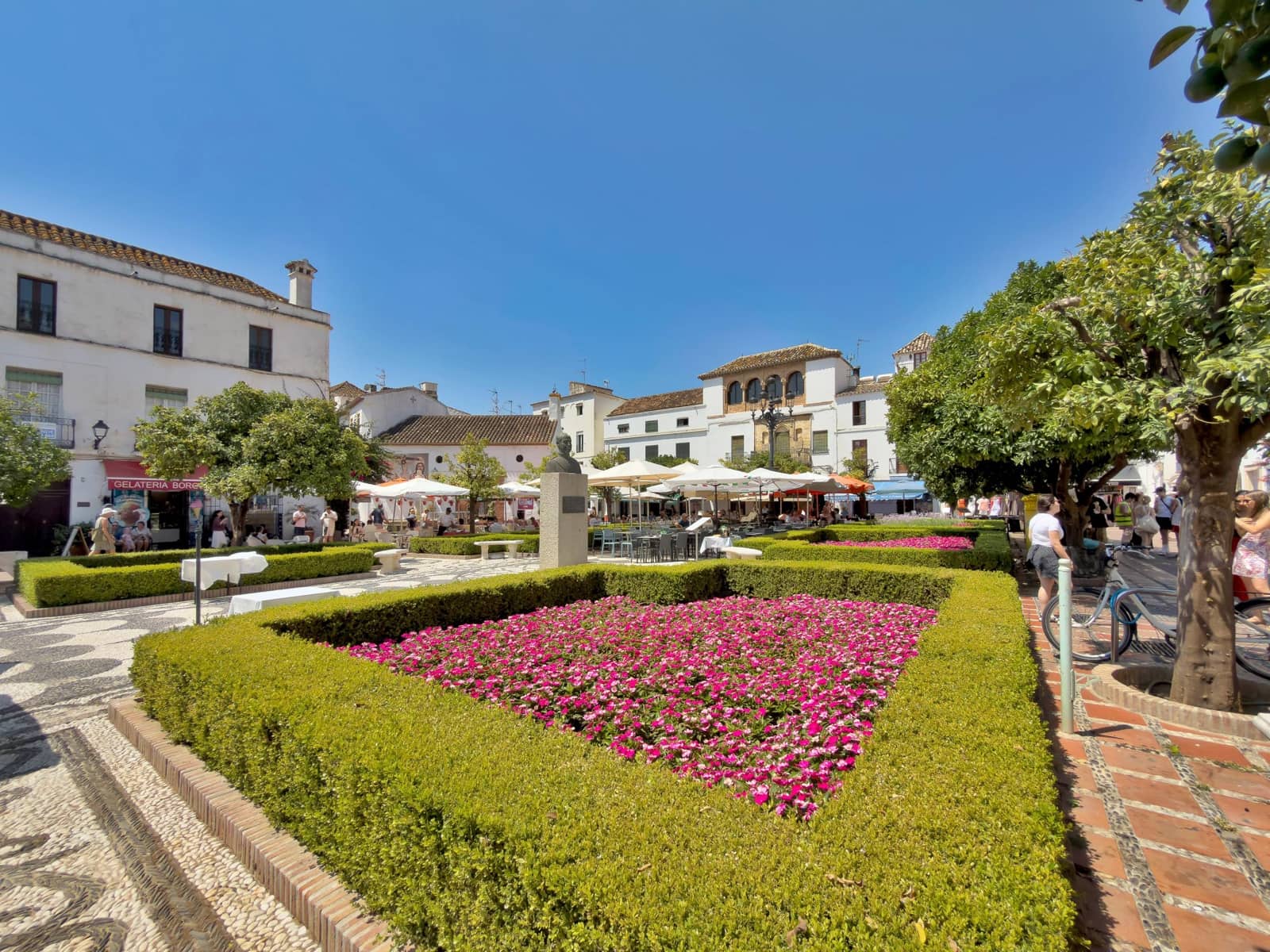 4 slaapkamer Hotel te koop in Marbella - € 3.500.000 (Ref: 9963325)