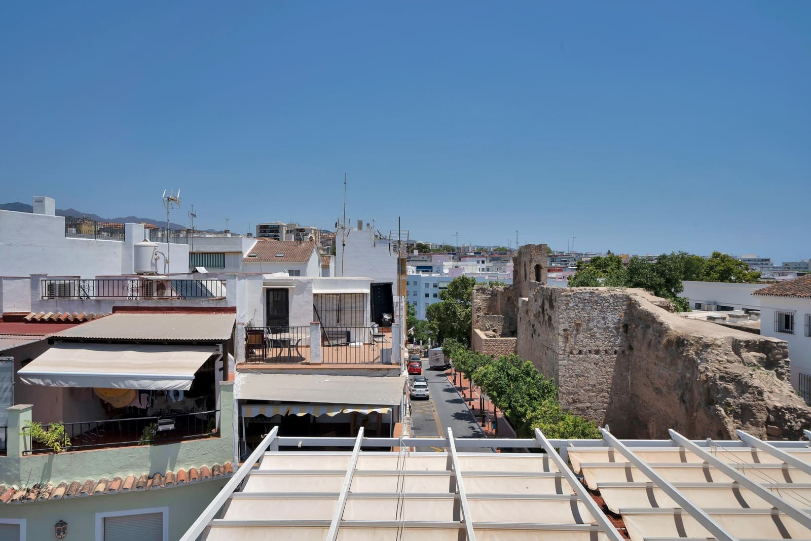 4 slaapkamer Hotel te koop in Marbella - € 3.500.000 (Ref: 9963325)