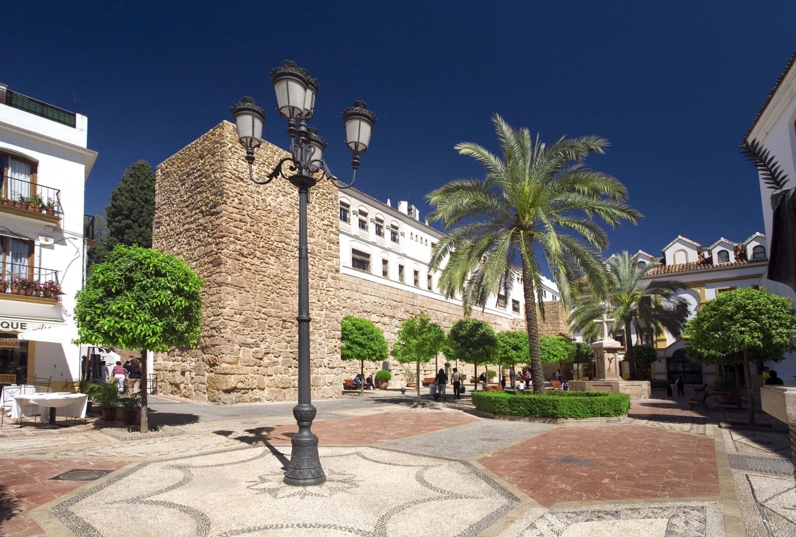 4 slaapkamer Hotel te koop in Marbella - € 3.500.000 (Ref: 9963325)