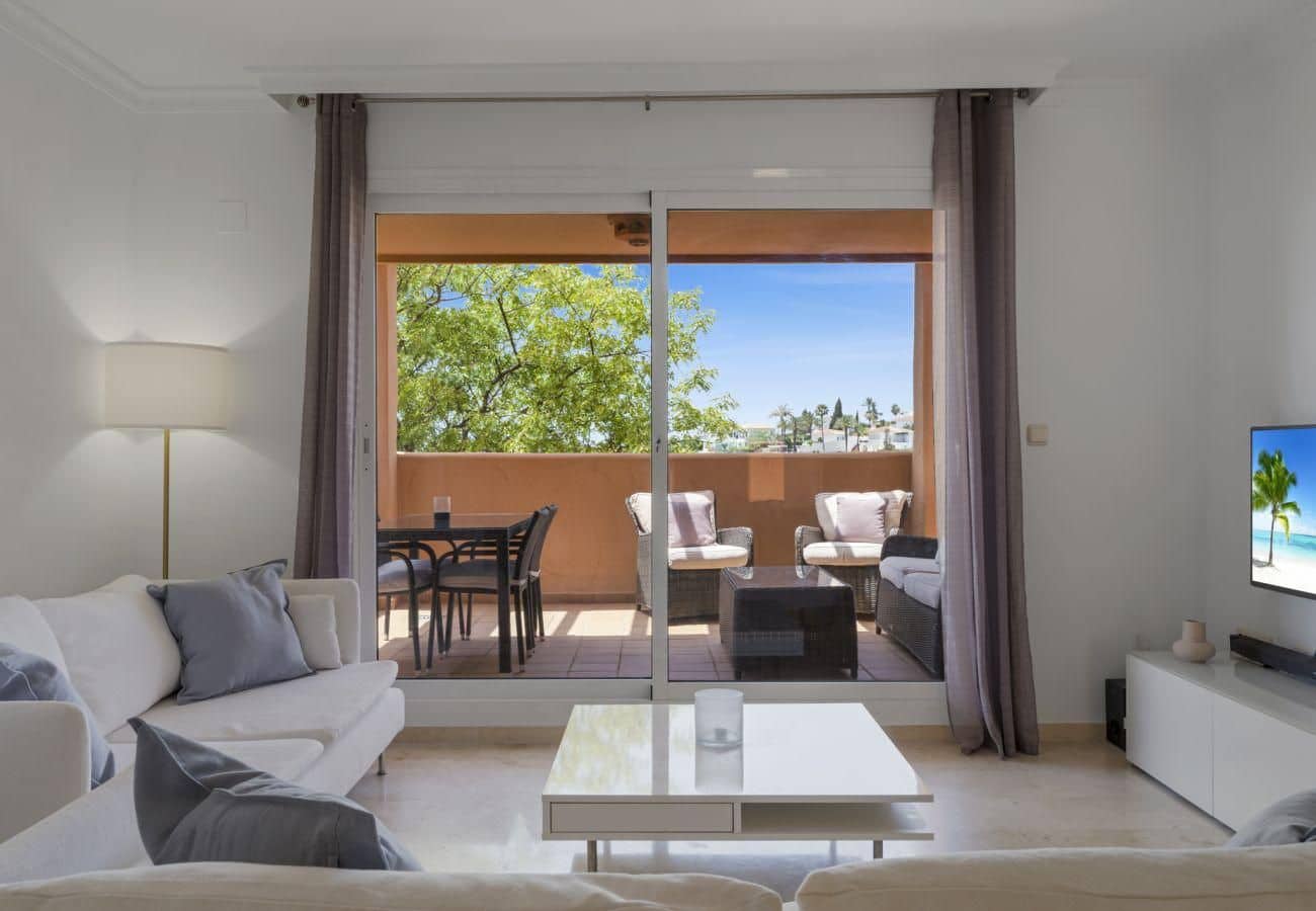 2 bedroom Apartment for rent in Marbella with pool garage - € 1,900 (Ref: 9966797)