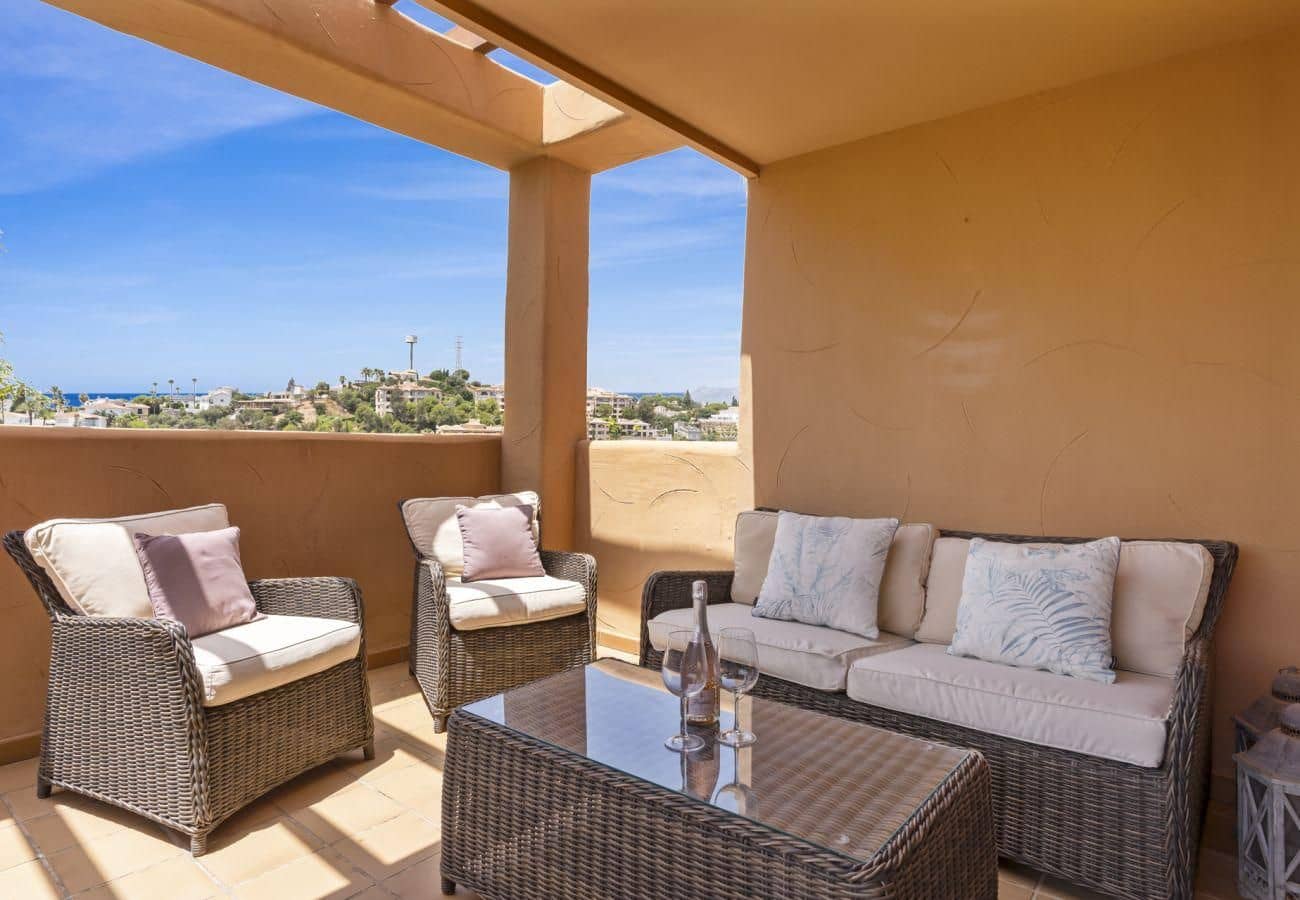 2 bedroom Apartment for rent in Marbella with pool garage - € 1,900 (Ref: 9966797)