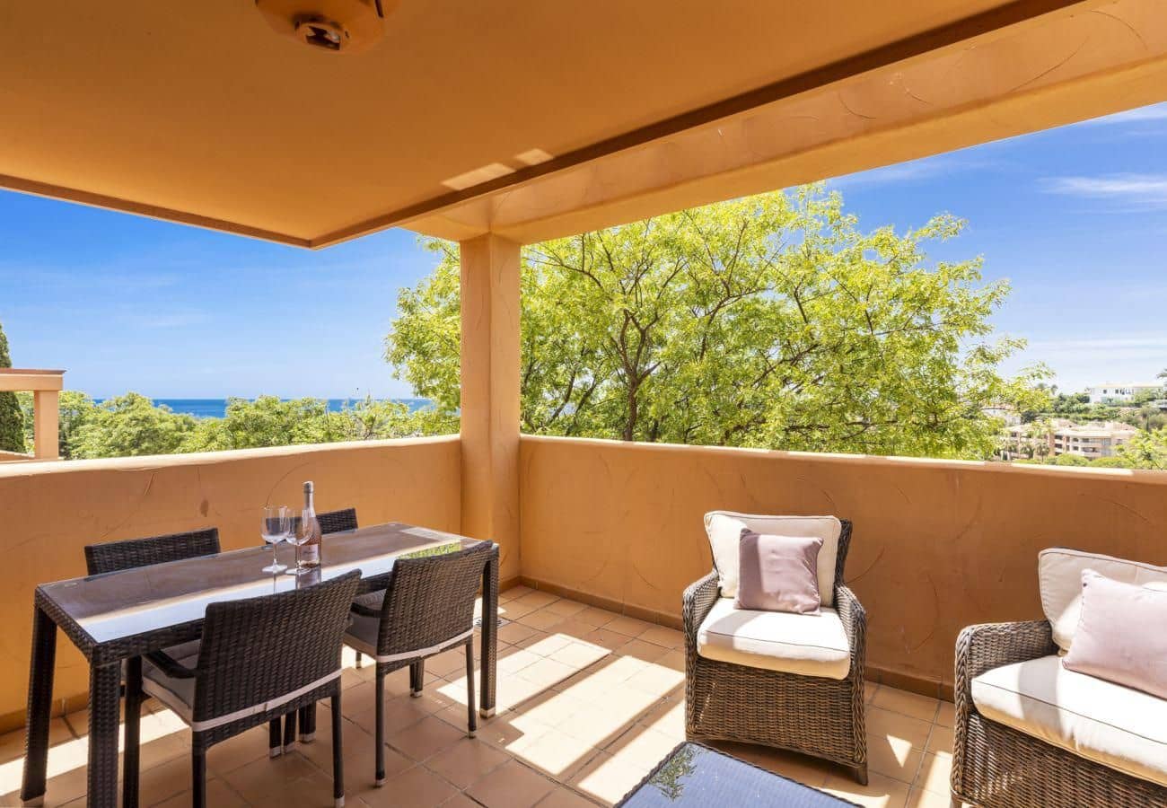 2 bedroom Apartment for rent in Marbella with pool garage - € 1,900 (Ref: 9966797)