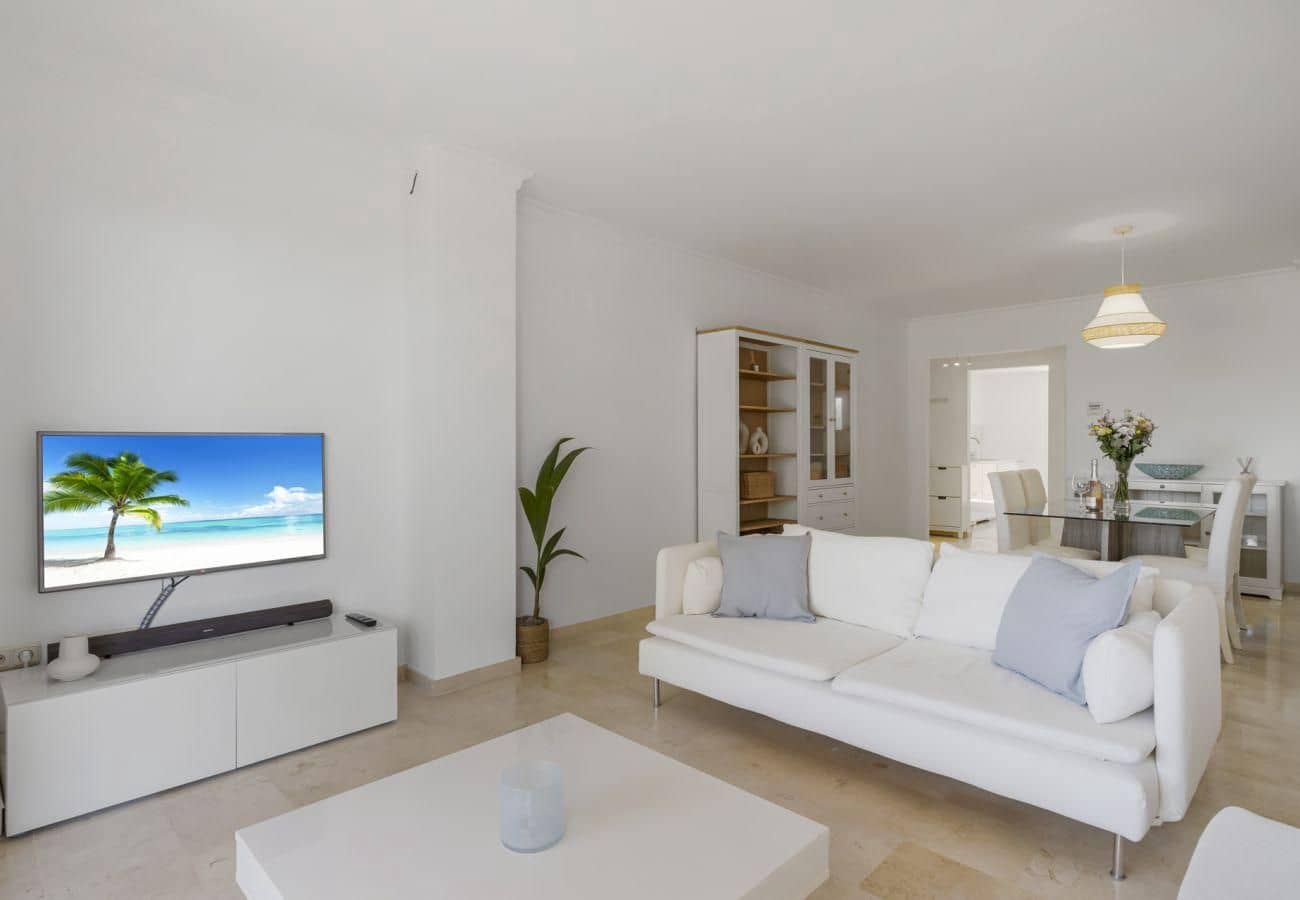 2 bedroom Apartment for rent in Marbella with pool garage - € 1,900 (Ref: 9966797)