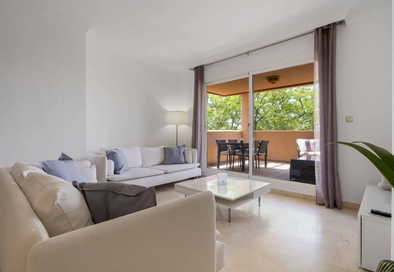 2 bedroom Apartment for rent in Marbella with pool garage - € 1,900 (Ref: 9966797)