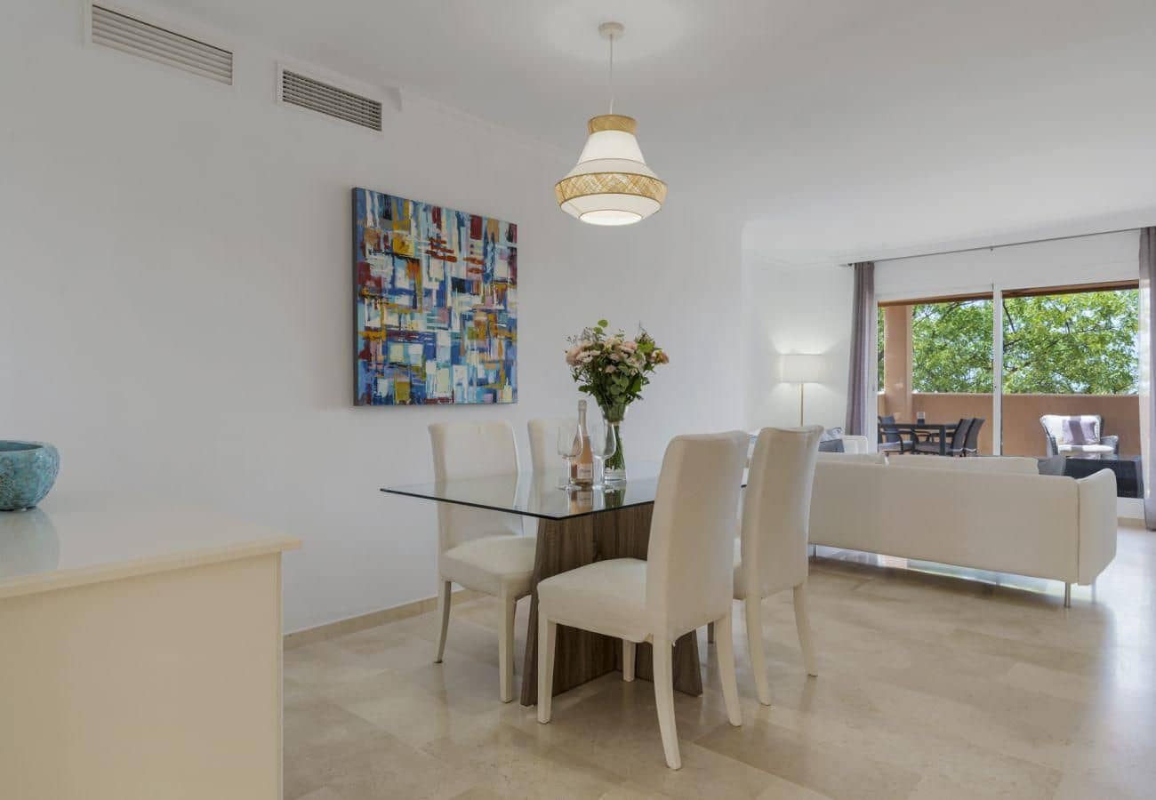 2 bedroom Apartment for rent in Marbella with pool garage - € 1,900 (Ref: 9966797)
