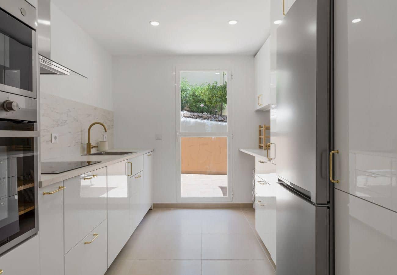 2 bedroom Apartment for rent in Marbella with pool garage - € 1,900 (Ref: 9966797)