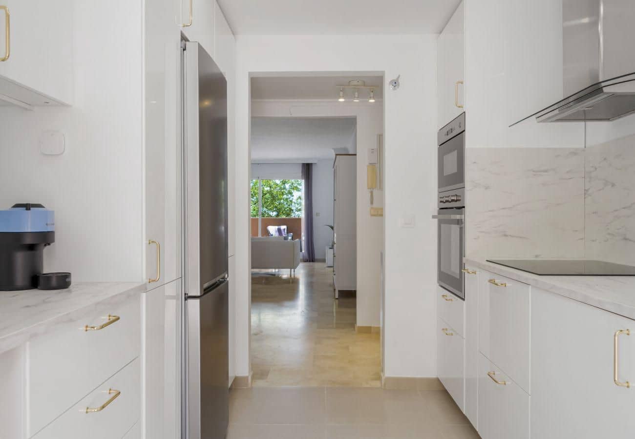 2 bedroom Apartment for rent in Marbella with pool garage - € 1,900 (Ref: 9966797)