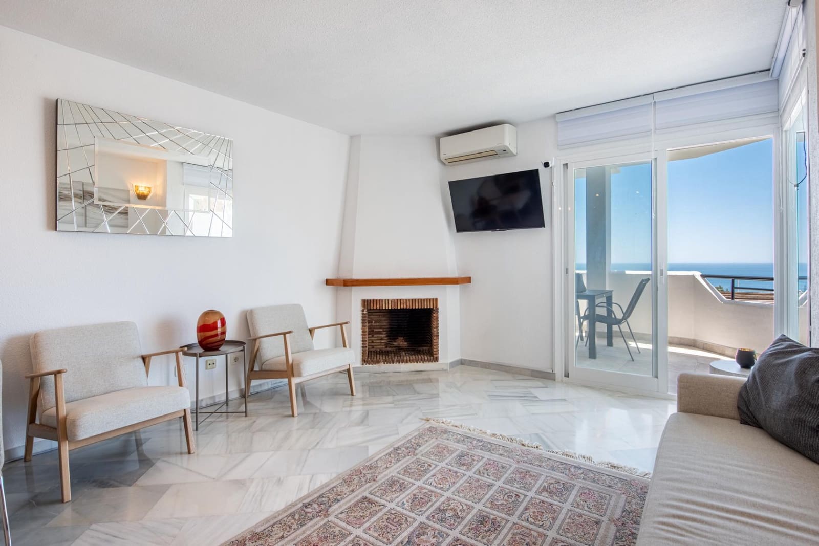 2 bedroom Apartment for sale in Sitio de Calahonda with pool - € 359,000 (Ref: 9973519)