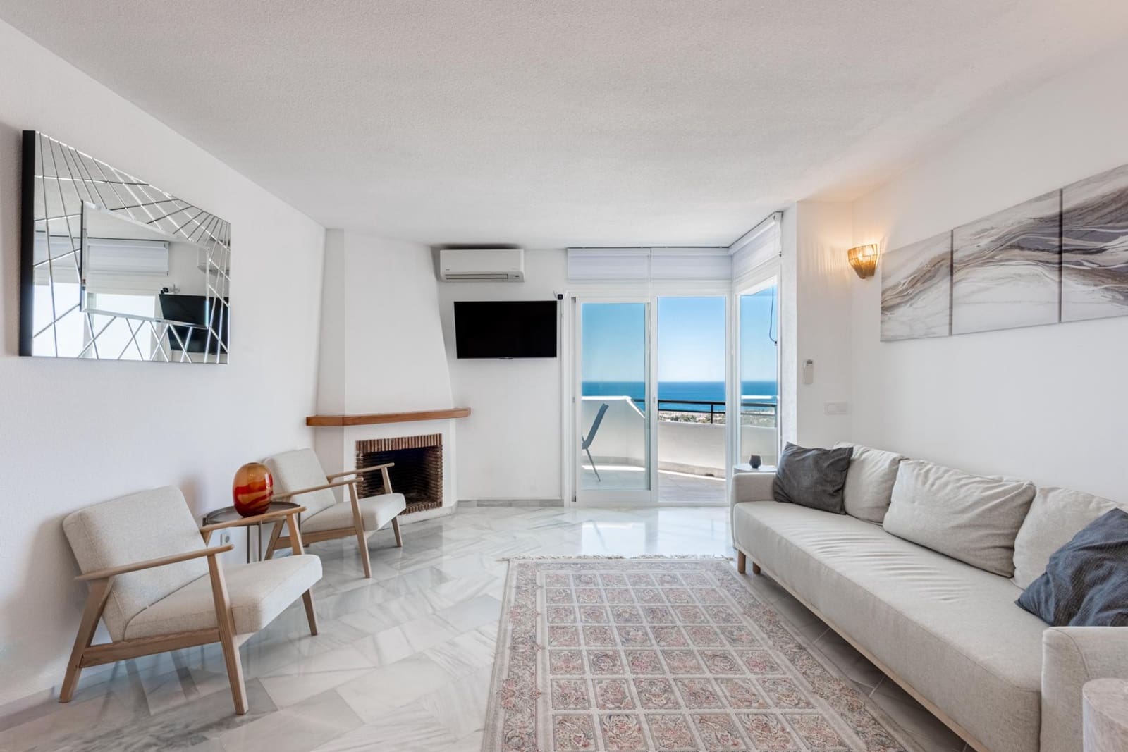 2 bedroom Apartment for sale in Sitio de Calahonda with pool - € 359,000 (Ref: 9973519)