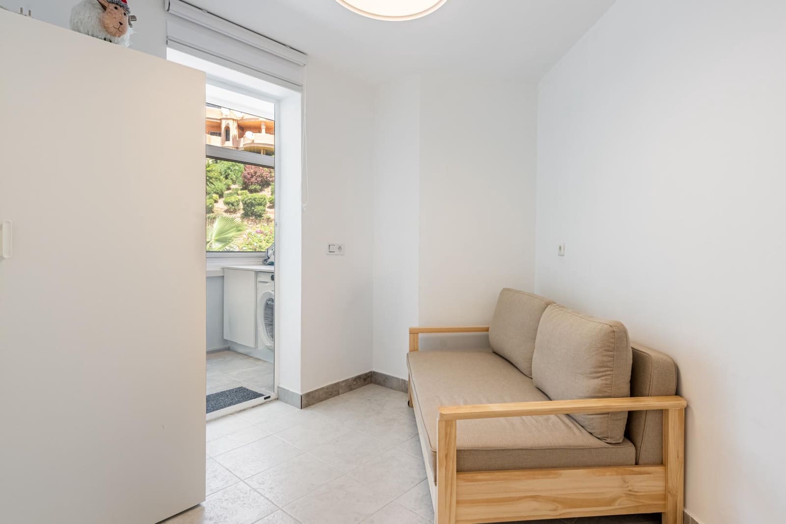2 bedroom Apartment for sale in Sitio de Calahonda with pool - € 359,000 (Ref: 9973519)