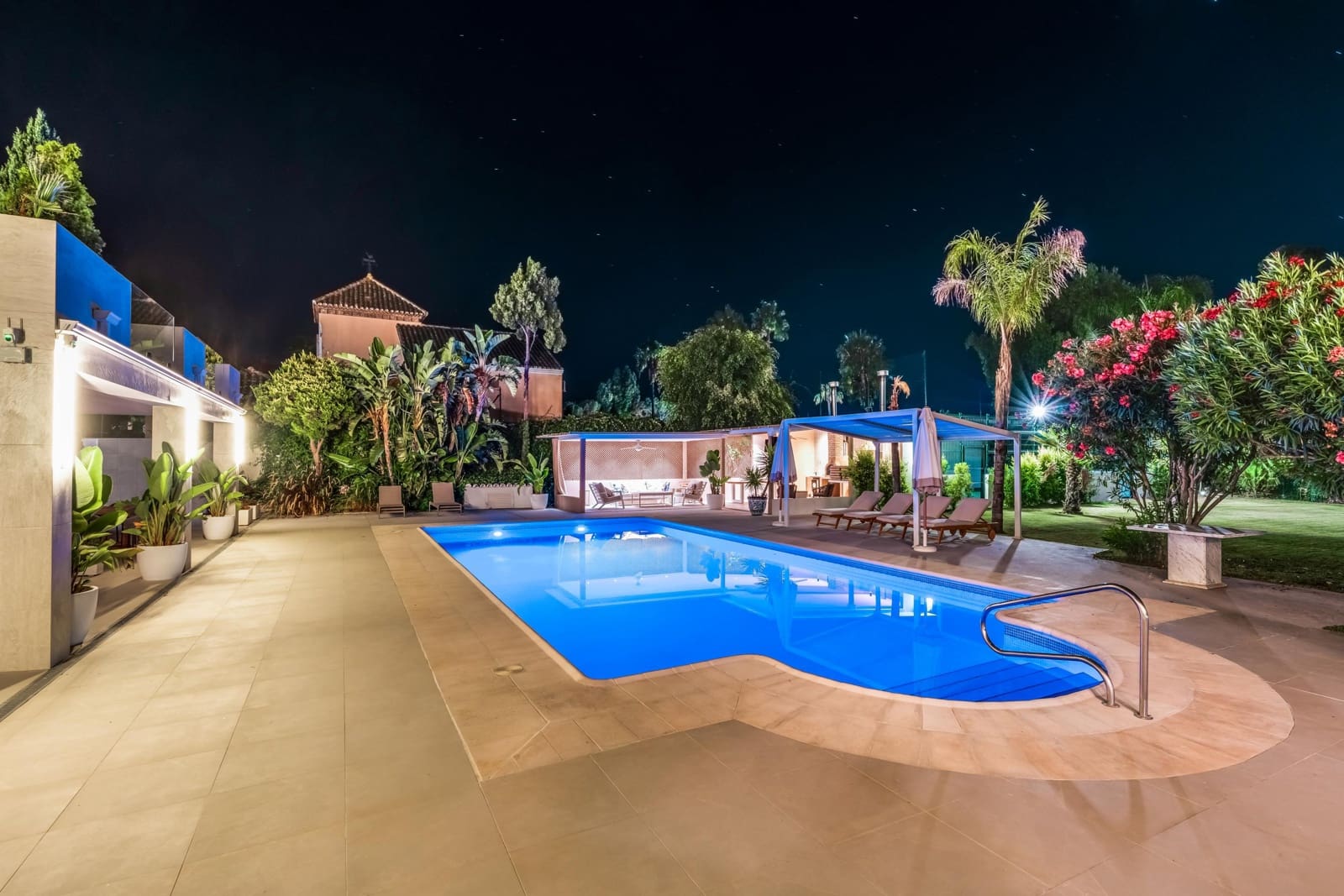 6 soveværelse Villa til salg i Guadalmina med swimmingpool - € 8.950.000 (Ref: 9977481)