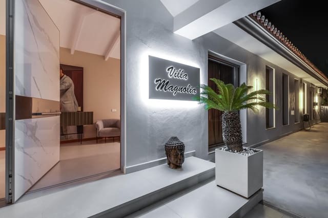 Chalet de 6 habitaciones en Guadalmina Alta, Marbella en venta con piscina - 8.950.000 € (Ref: 9977481)