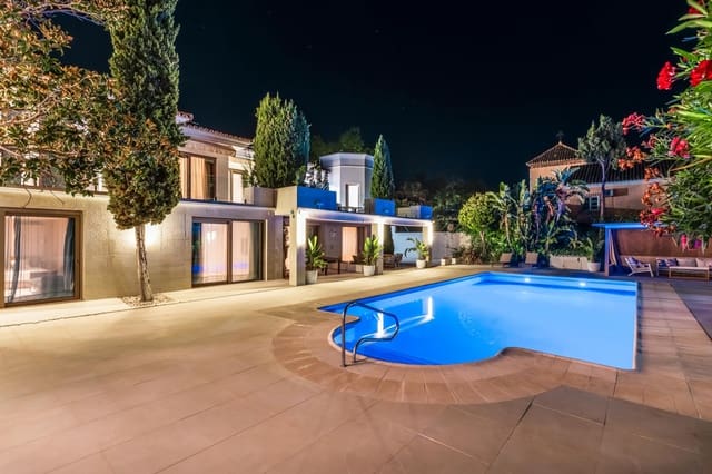 Chalet de 6 habitaciones en Guadalmina Alta, Marbella en venta con piscina - 8.950.000 € (Ref: 9977481)