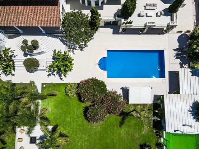 Chalet de 6 habitaciones en Guadalmina Alta, Marbella en venta con piscina - 8.950.000 € (Ref: 9977481)