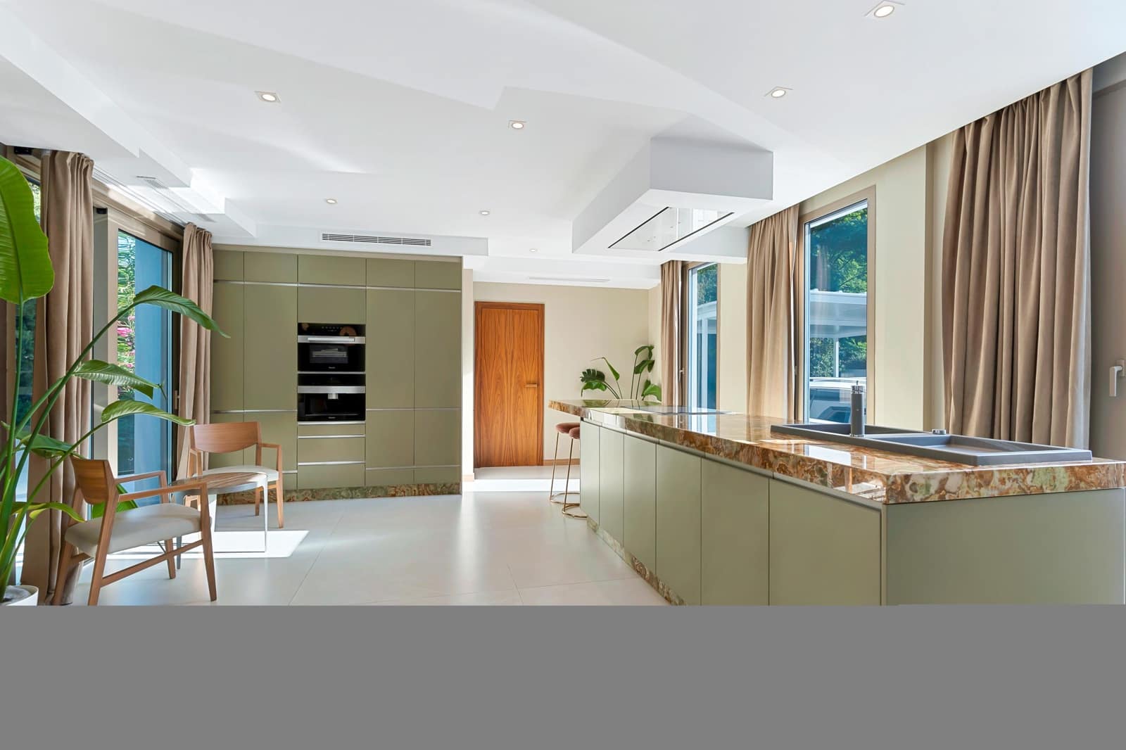 6 bedroom Villa for sale in Guadalmina with pool - € 8,950,000 (Ref: 9977481)