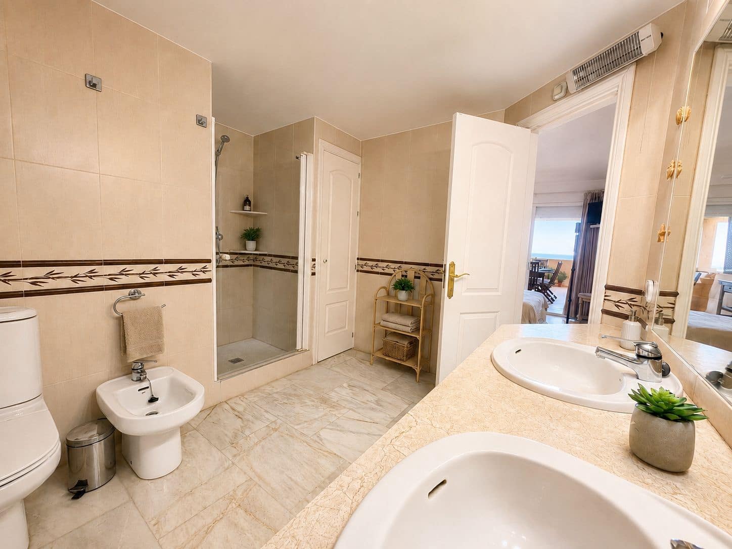 3 bedroom Apartment for sale in Sitio de Calahonda - € 470,000 (Ref: 9983141)