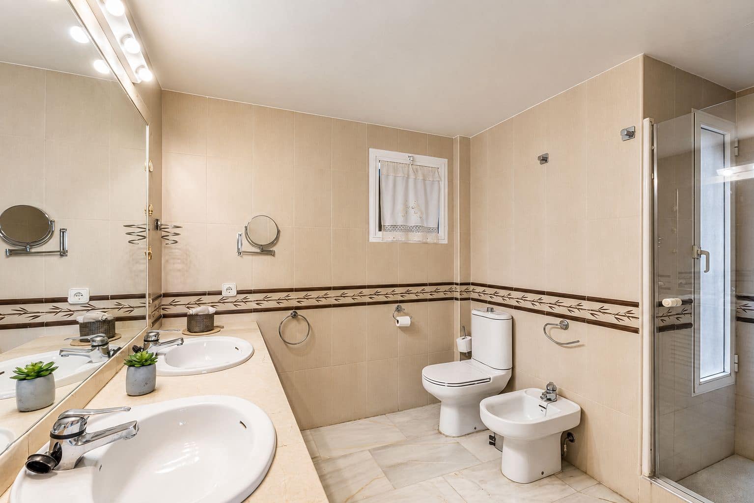 3 bedroom Apartment for sale in Sitio de Calahonda - € 470,000 (Ref: 9983141)