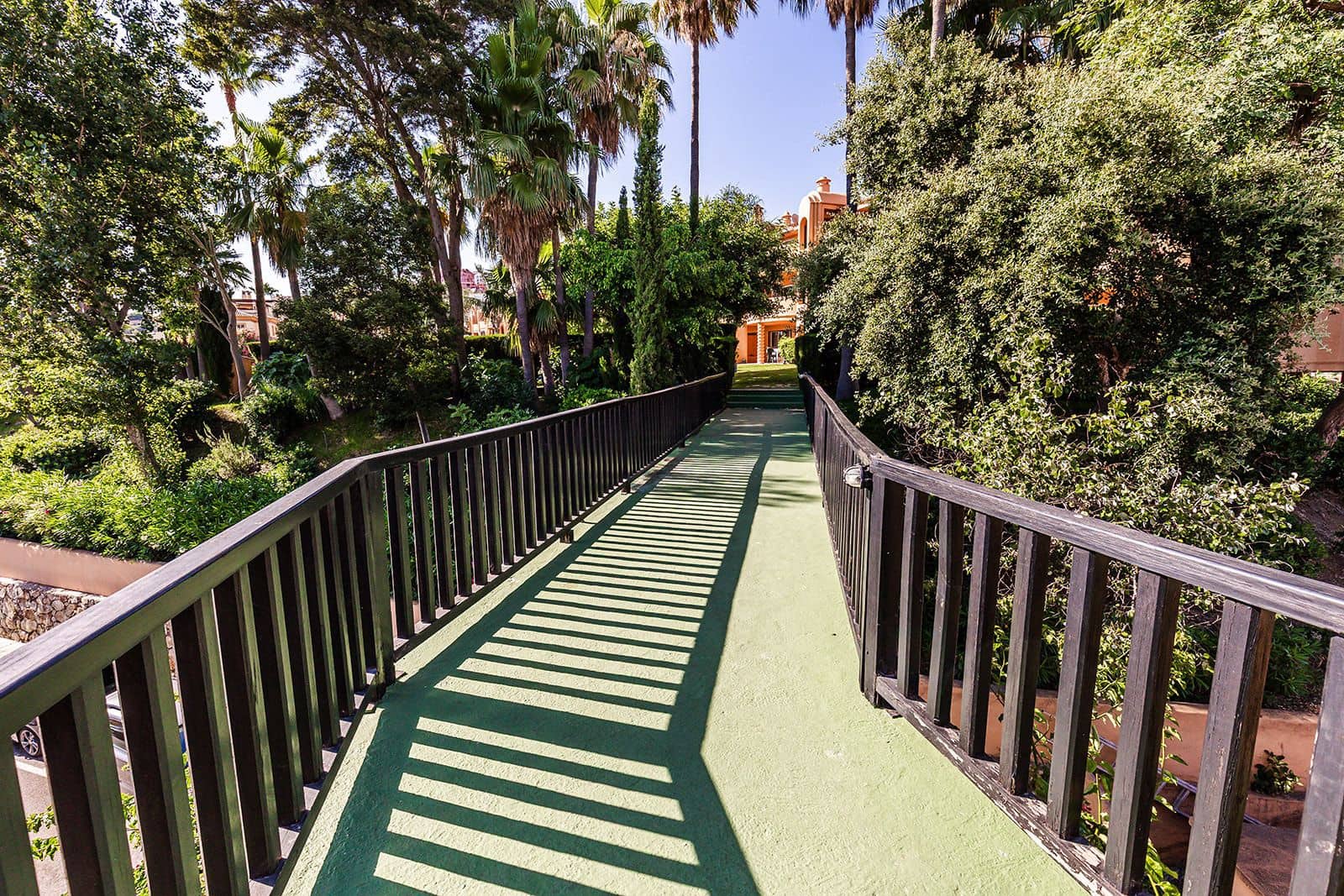 3 bedroom Apartment for sale in Sitio de Calahonda - € 470,000 (Ref: 9983141)