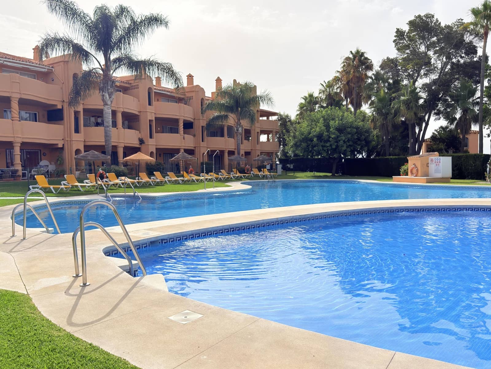 3 bedroom Apartment for sale in Sitio de Calahonda - € 470,000 (Ref: 9983141)