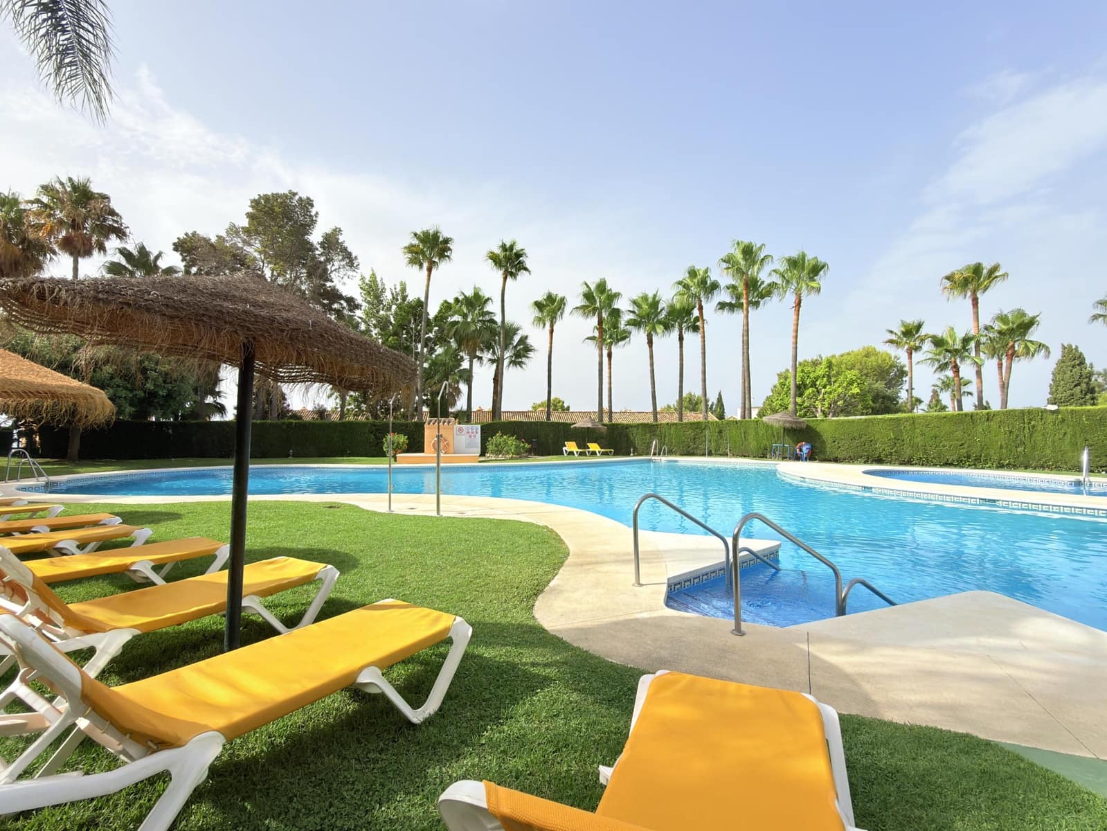 3 bedroom Apartment for sale in Sitio de Calahonda - € 470,000 (Ref: 9983141)