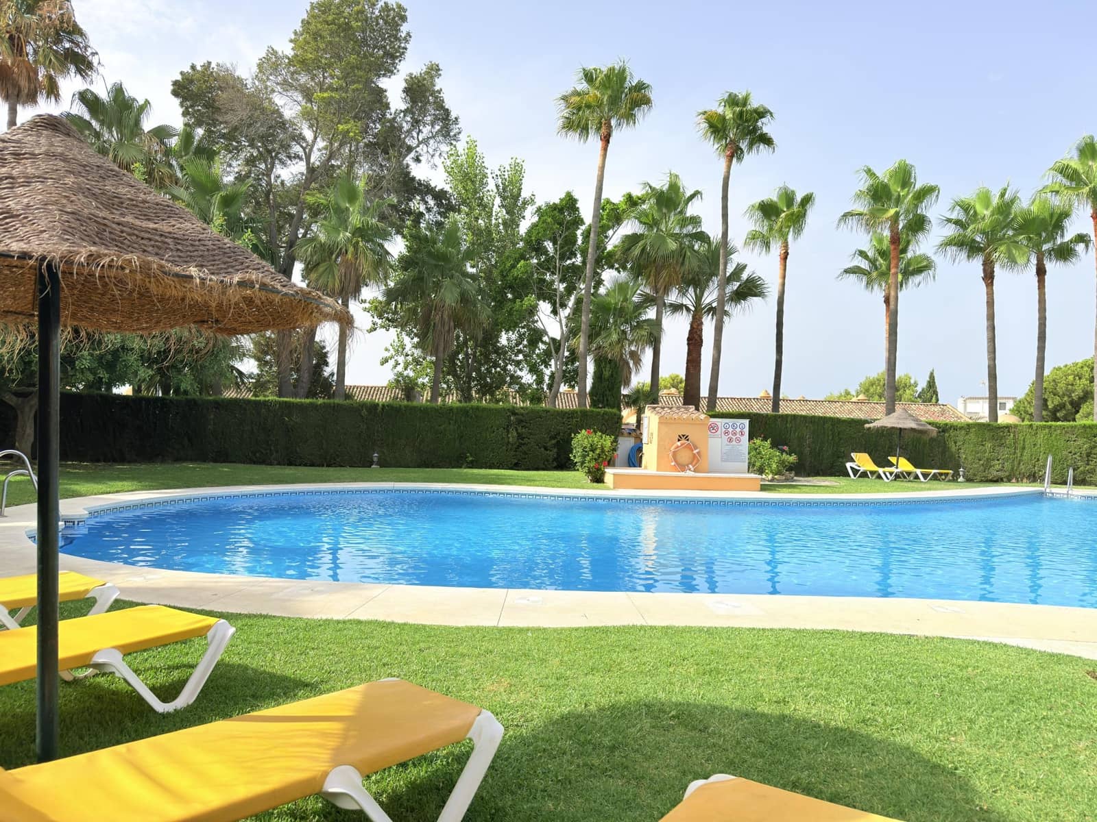 3 bedroom Apartment for sale in Sitio de Calahonda - € 470,000 (Ref: 9983141)