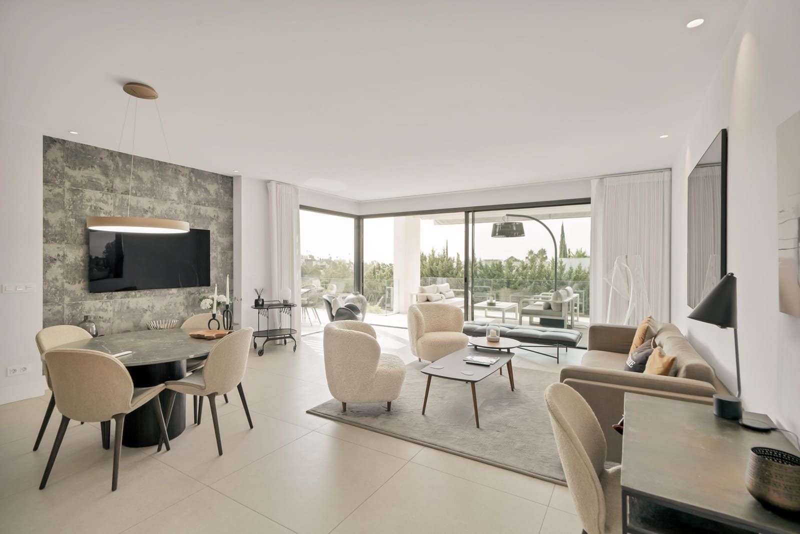 2 soverom Leilighet til salgs i La Quinta med svømmebasseng garasje - € 799 000 (Ref: 9986987)