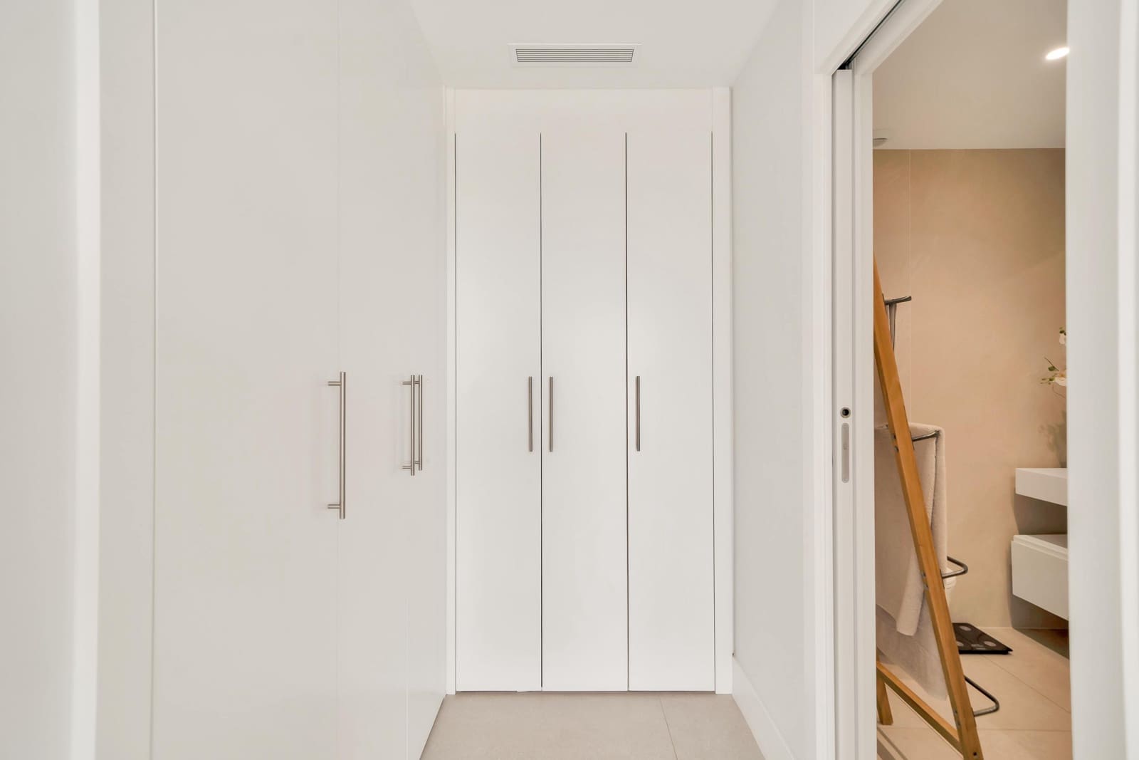 2 soverom Leilighet til salgs i La Quinta med svømmebasseng garasje - € 799 000 (Ref: 9986987)