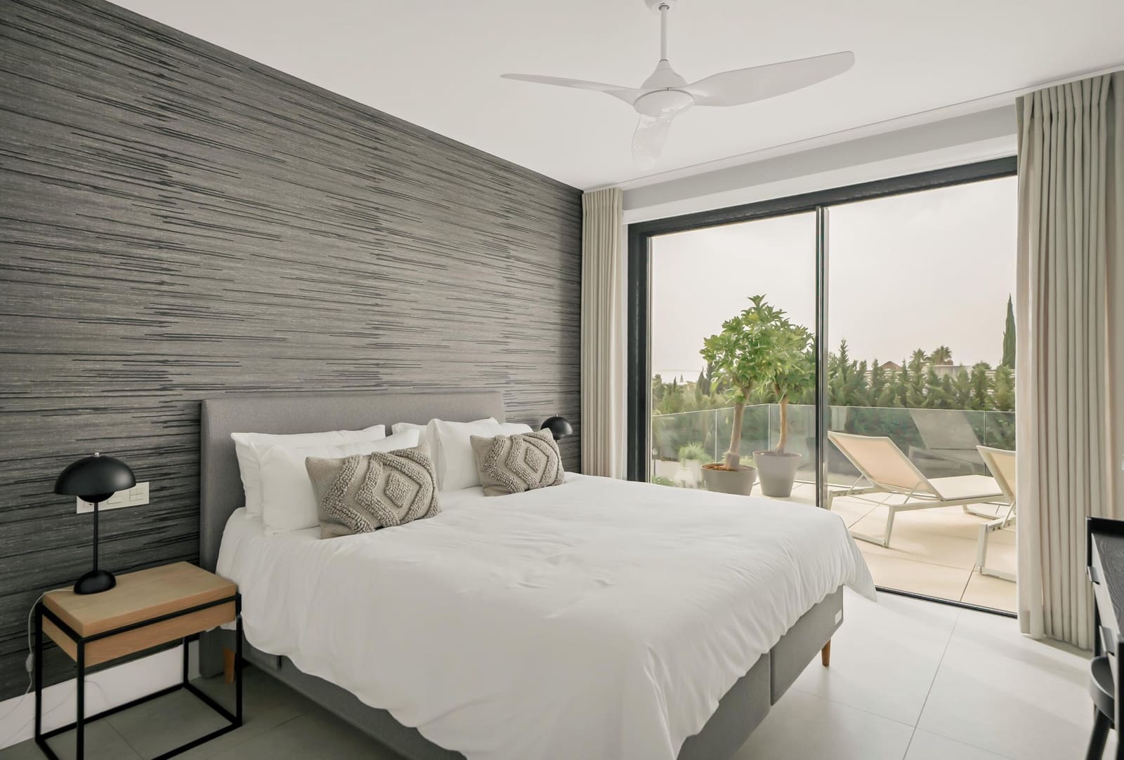 2 soverom Leilighet til salgs i La Quinta med svømmebasseng garasje - € 799 000 (Ref: 9986987)