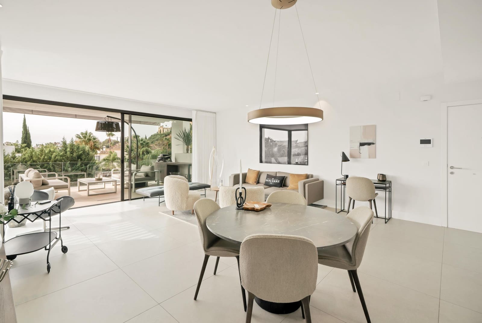 2 soverom Leilighet til salgs i La Quinta med svømmebasseng garasje - € 799 000 (Ref: 9986987)