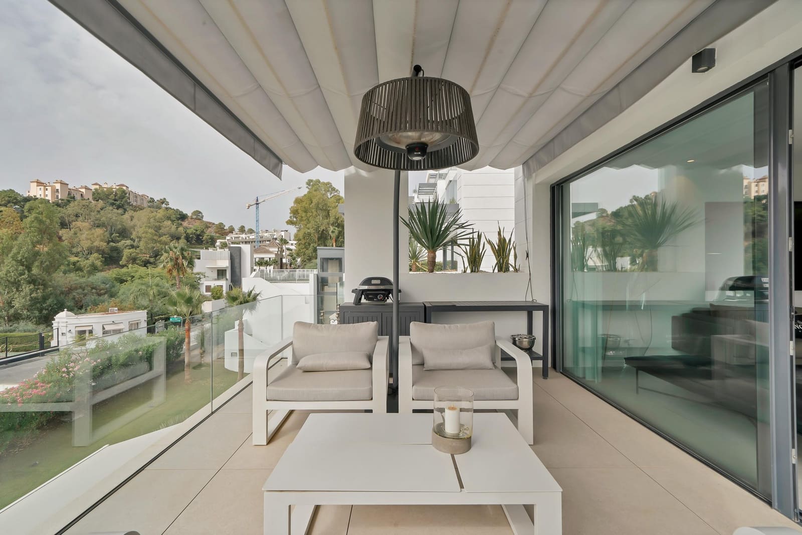 2 soverom Leilighet til salgs i La Quinta med svømmebasseng garasje - € 799 000 (Ref: 9986987)