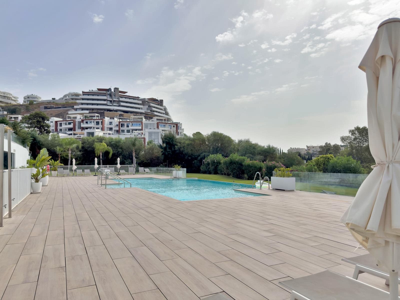 2 soverom Leilighet til salgs i La Quinta med svømmebasseng garasje - € 799 000 (Ref: 9986987)