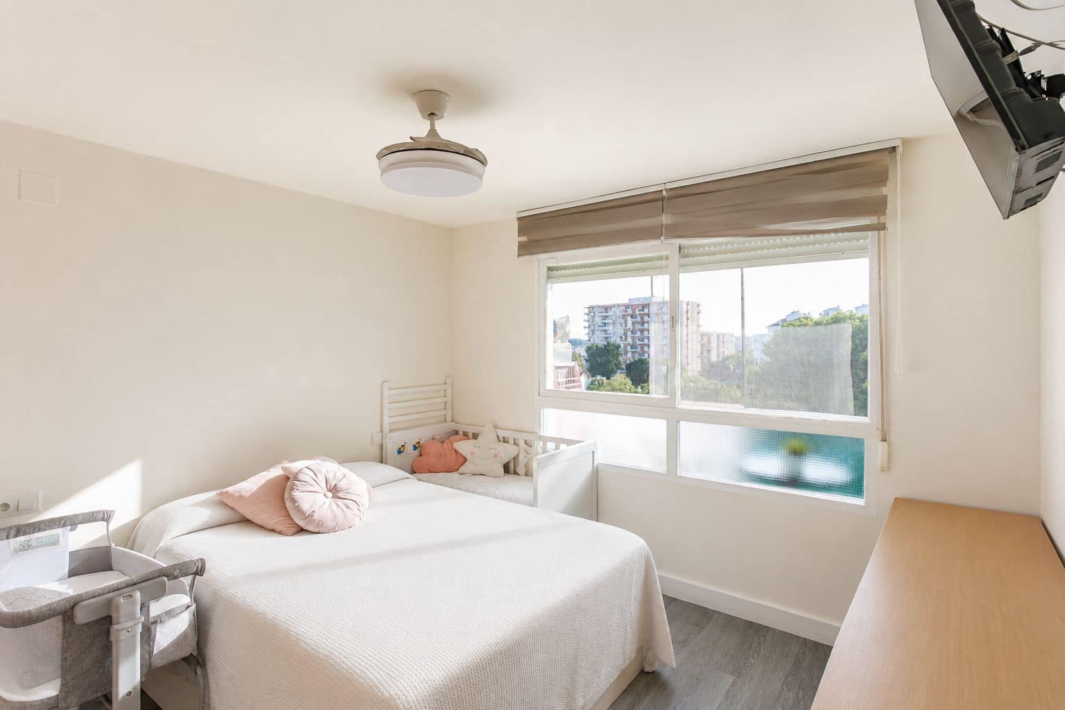 2 soverom Leilighet til salgs i Benalmadena med svømmebasseng garasje - € 350 000 (Ref: 9997240)