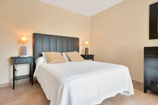 Appartement de 3 chambres à louer à Río Real, Marbella avec piscine garage - 2 000 € (Ref: 9998938)
