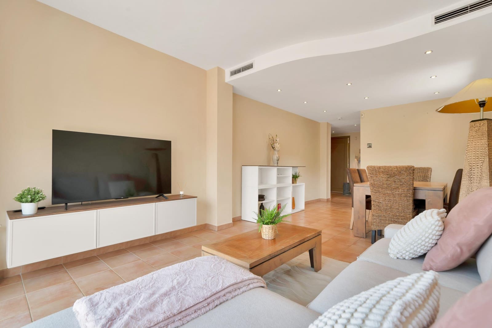 Appartement de 3 chambres à louer à Rio Real avec piscine garage - 2 000 € (Ref: 9998938)