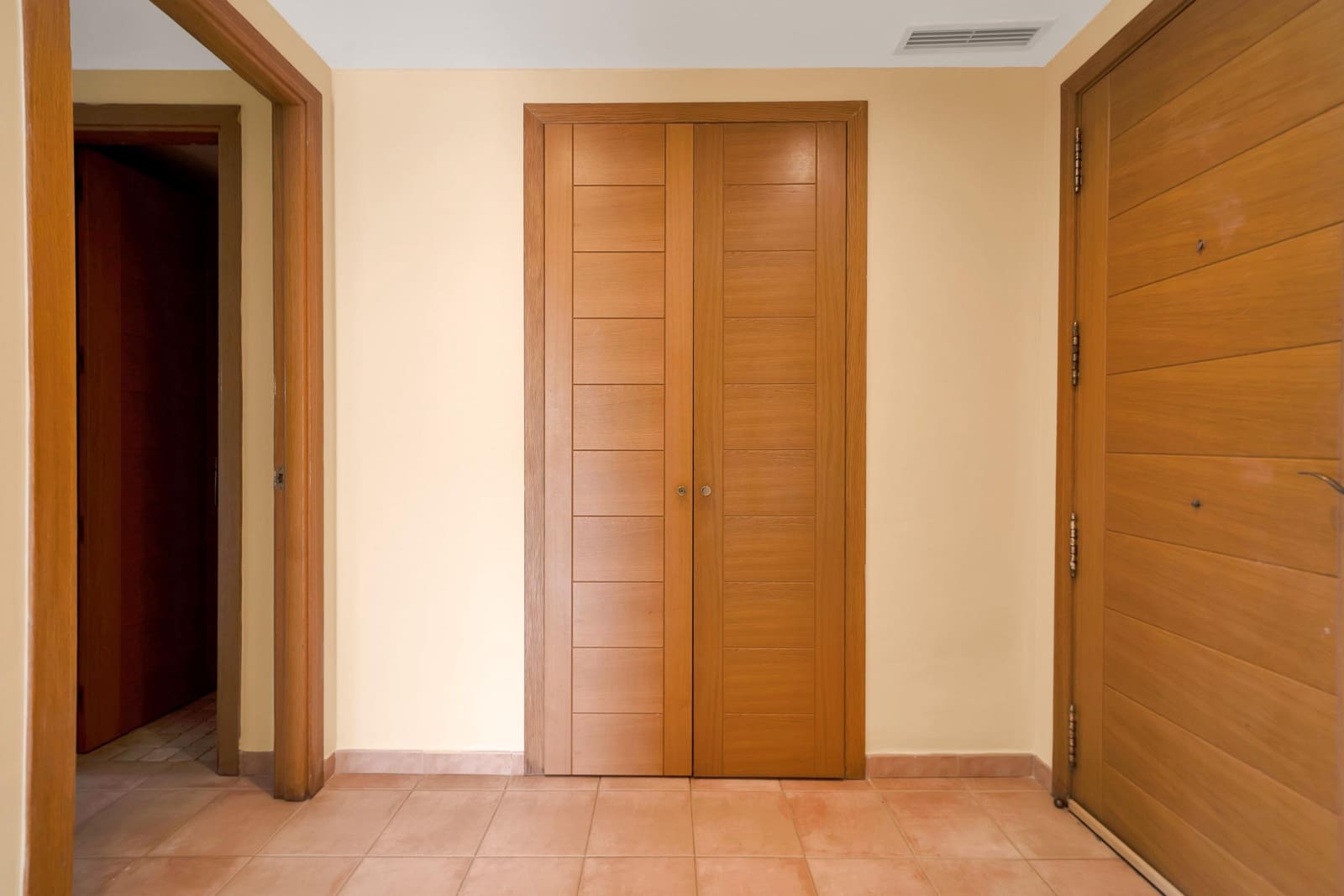 Appartement de 3 chambres à louer à Rio Real avec piscine garage - 2 000 € (Ref: 9998938)