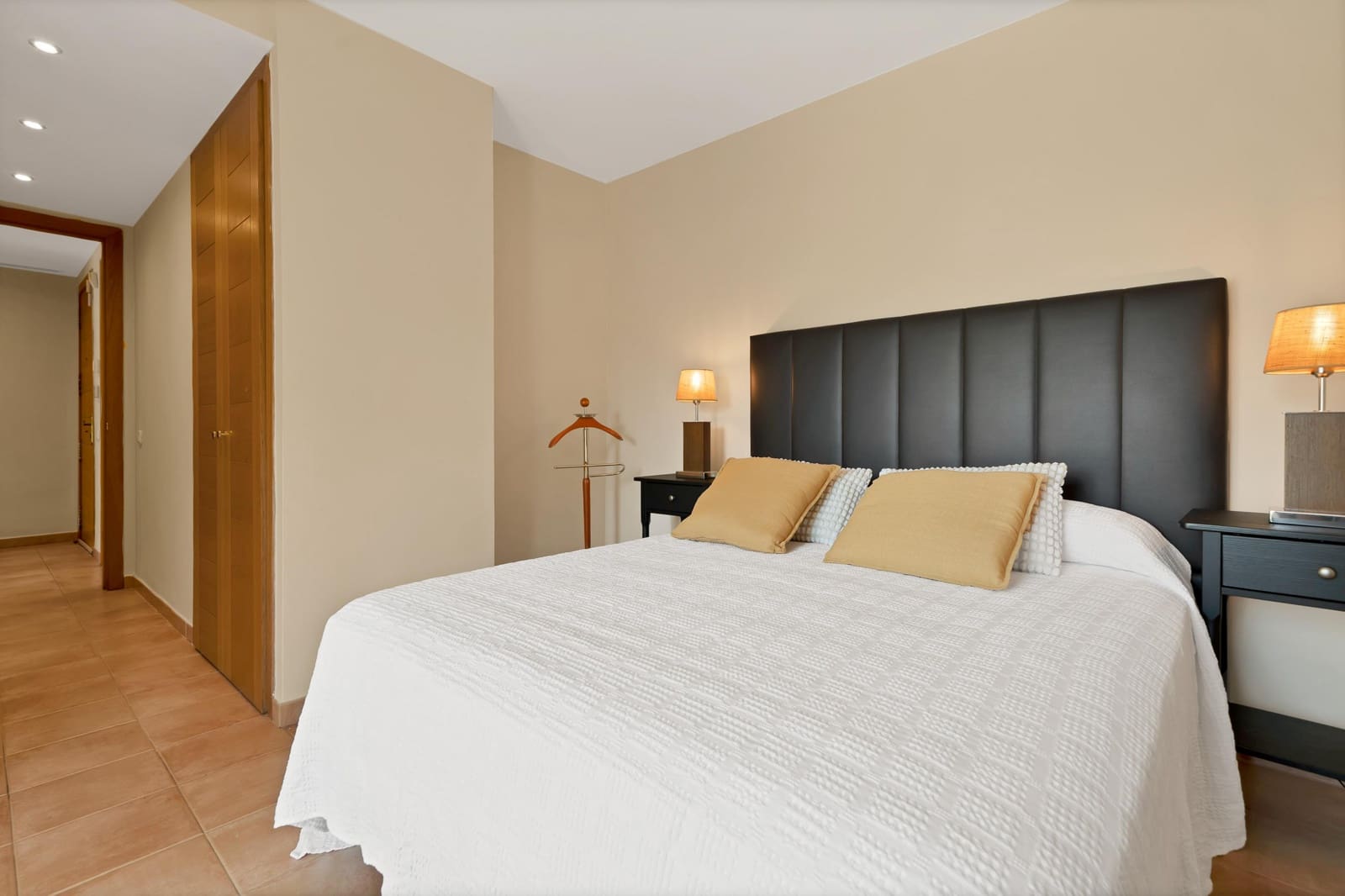 Appartement de 3 chambres à louer à Rio Real avec piscine garage - 2 000 € (Ref: 9998938)