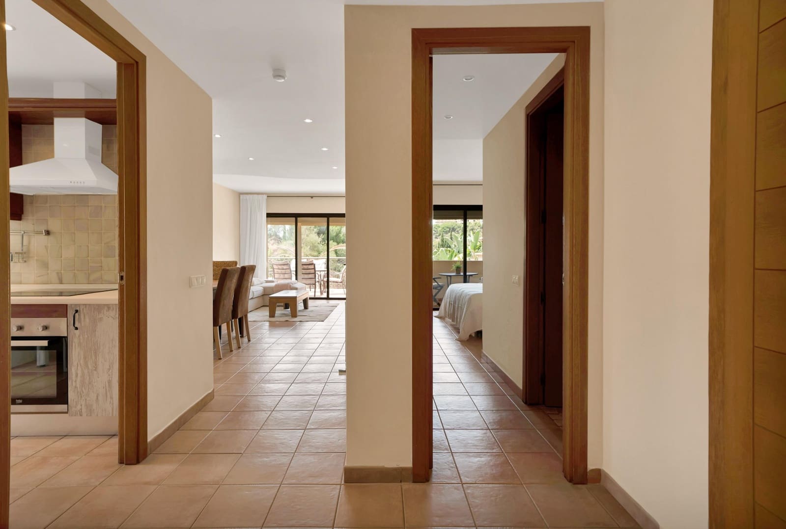 Appartement de 3 chambres à louer à Rio Real avec piscine garage - 2 000 € (Ref: 9998938)