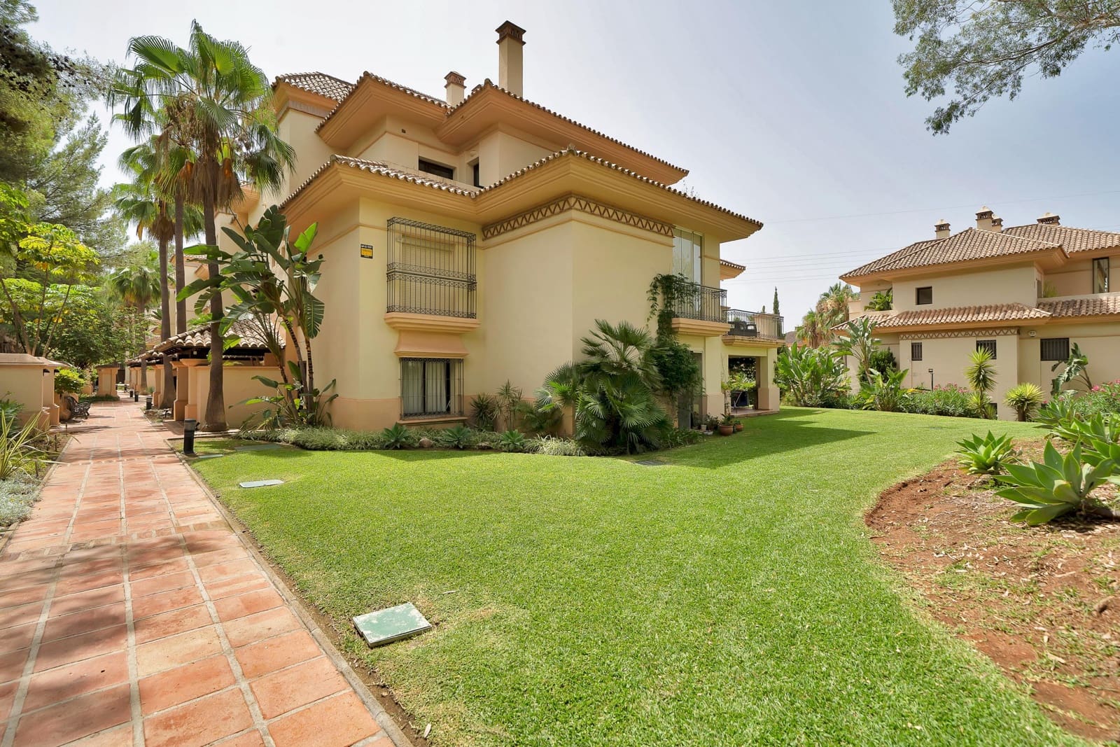 Appartement de 3 chambres à louer à Rio Real avec piscine garage - 2 000 € (Ref: 9998938)
