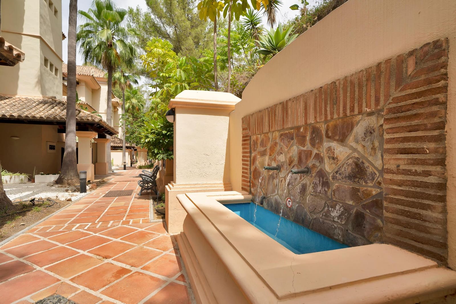 Appartement de 3 chambres à louer à Rio Real avec piscine garage - 2 000 € (Ref: 9998938)