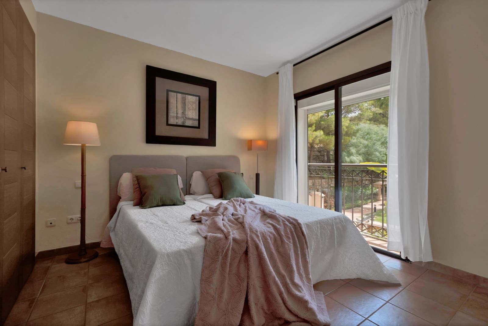 3 bedroom Apartment for rent in Rio Real with pool garage - € 2,000 (Ref: 9998938)