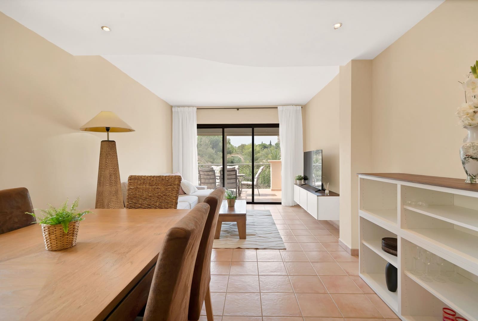 3 bedroom Apartment for rent in Rio Real with pool garage - € 2,000 (Ref: 9998938)