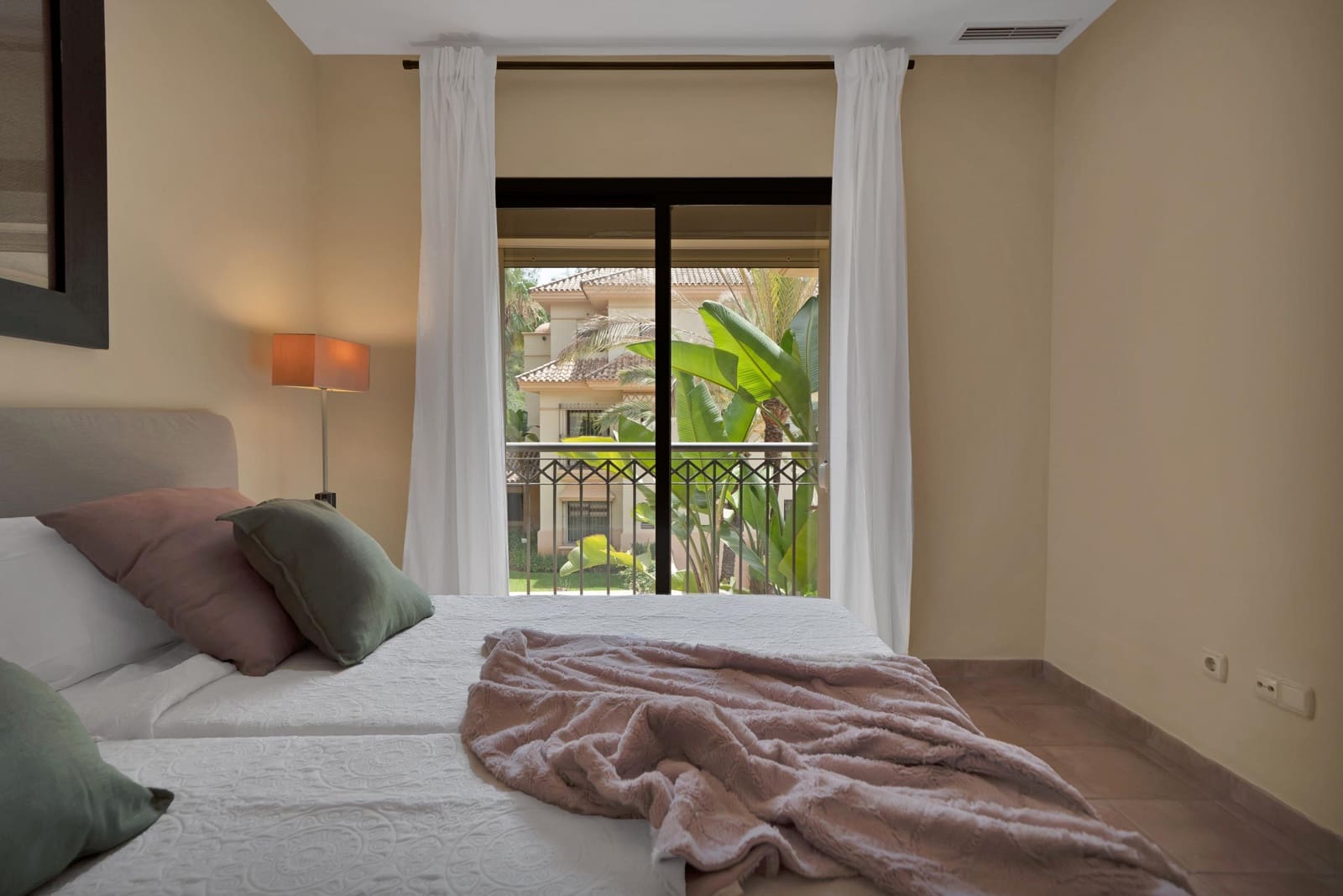 3 bedroom Apartment for rent in Rio Real with pool garage - € 2,000 (Ref: 9998938)