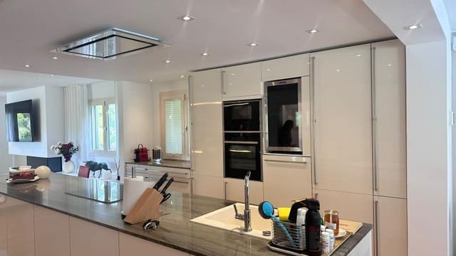 4 soveværelse Villa til salg i Santa Ponsa, Calvià med swimmingpool garage - € 2.600.000 (Ref: 10154017)